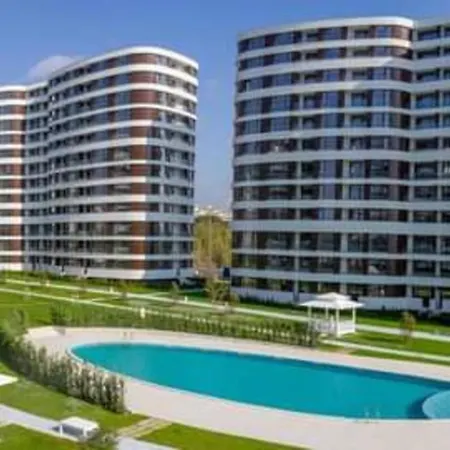 красив с целогодишен топъл басейн и джакузи Apartment