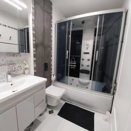 شقة красив с целогодишен топъл басейн и джакузи